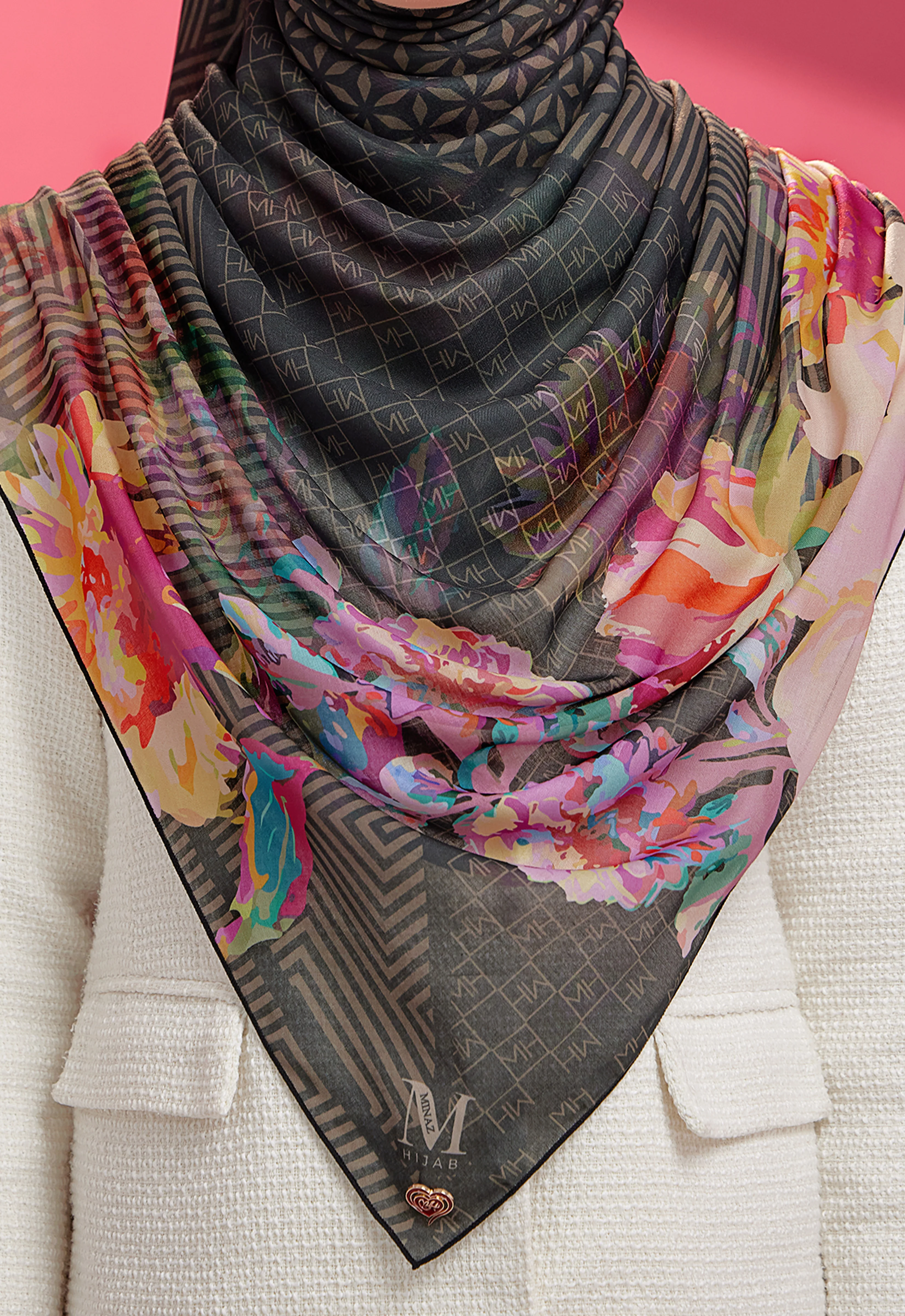 AMORA - BLACK - Image 10