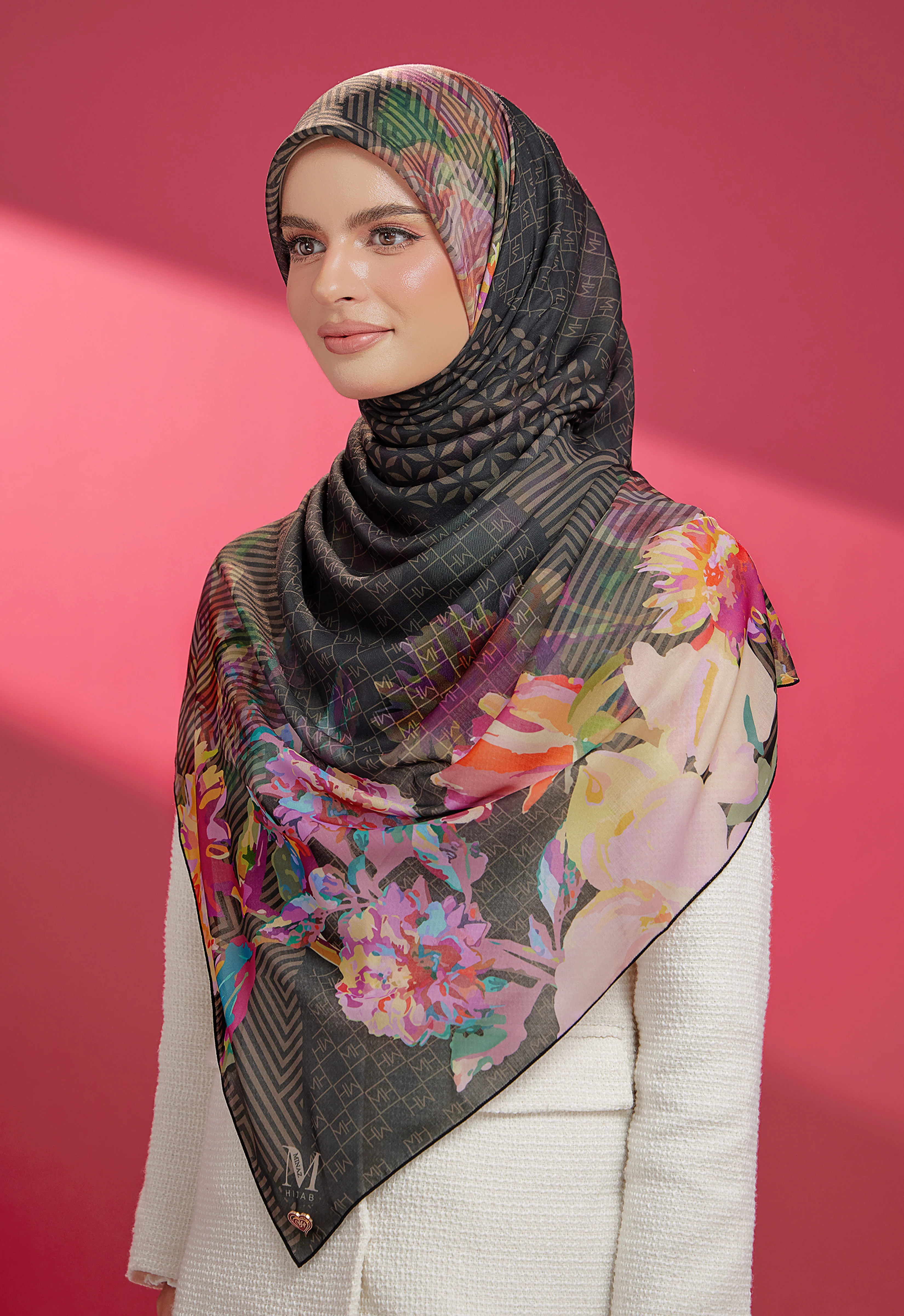 AMORA - BLACK - Image 9