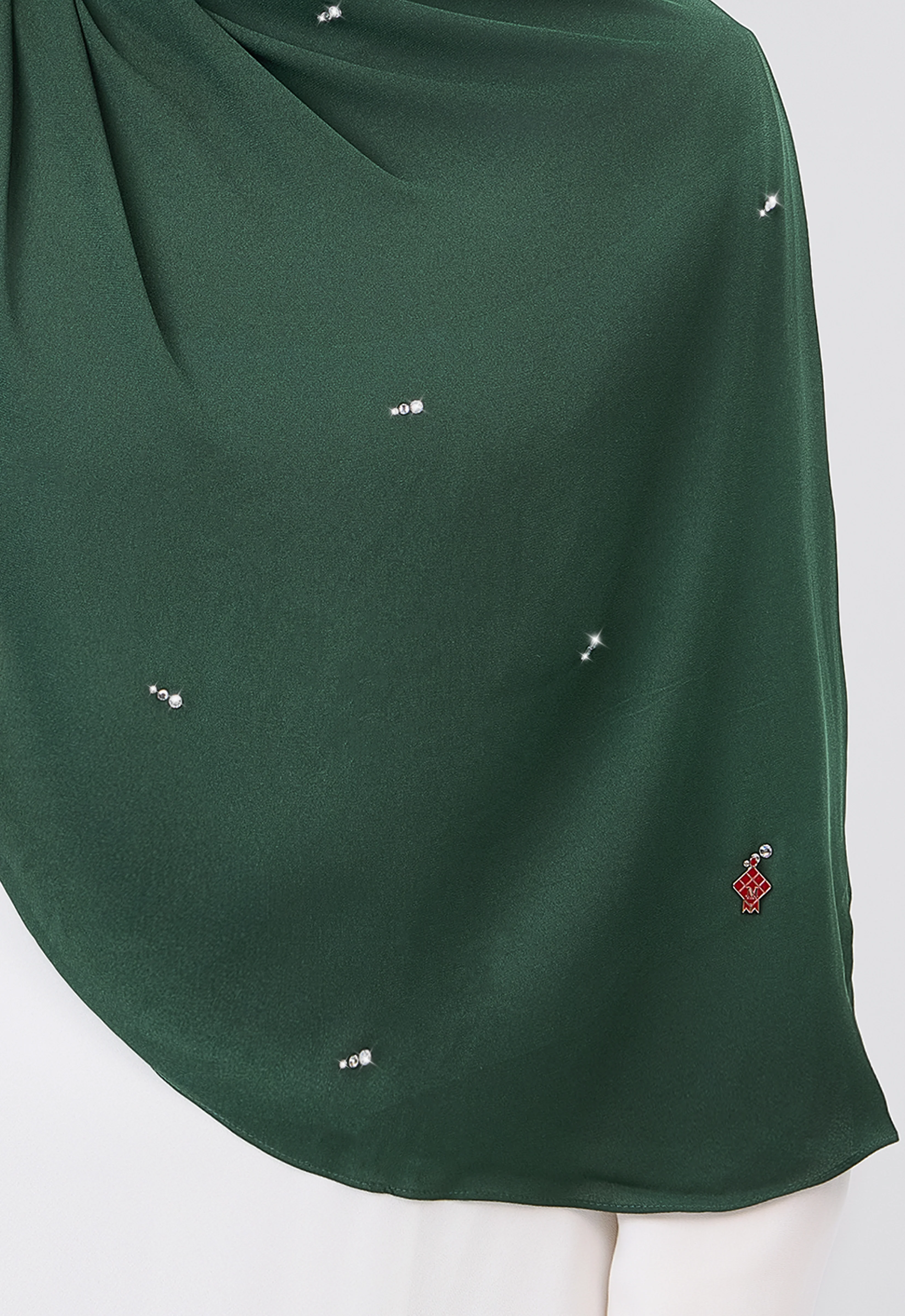 MINAZ HIJAB | SETULUS RAYA PLAIN STONE SHAWL - EMERALD GREEN - Image 4
