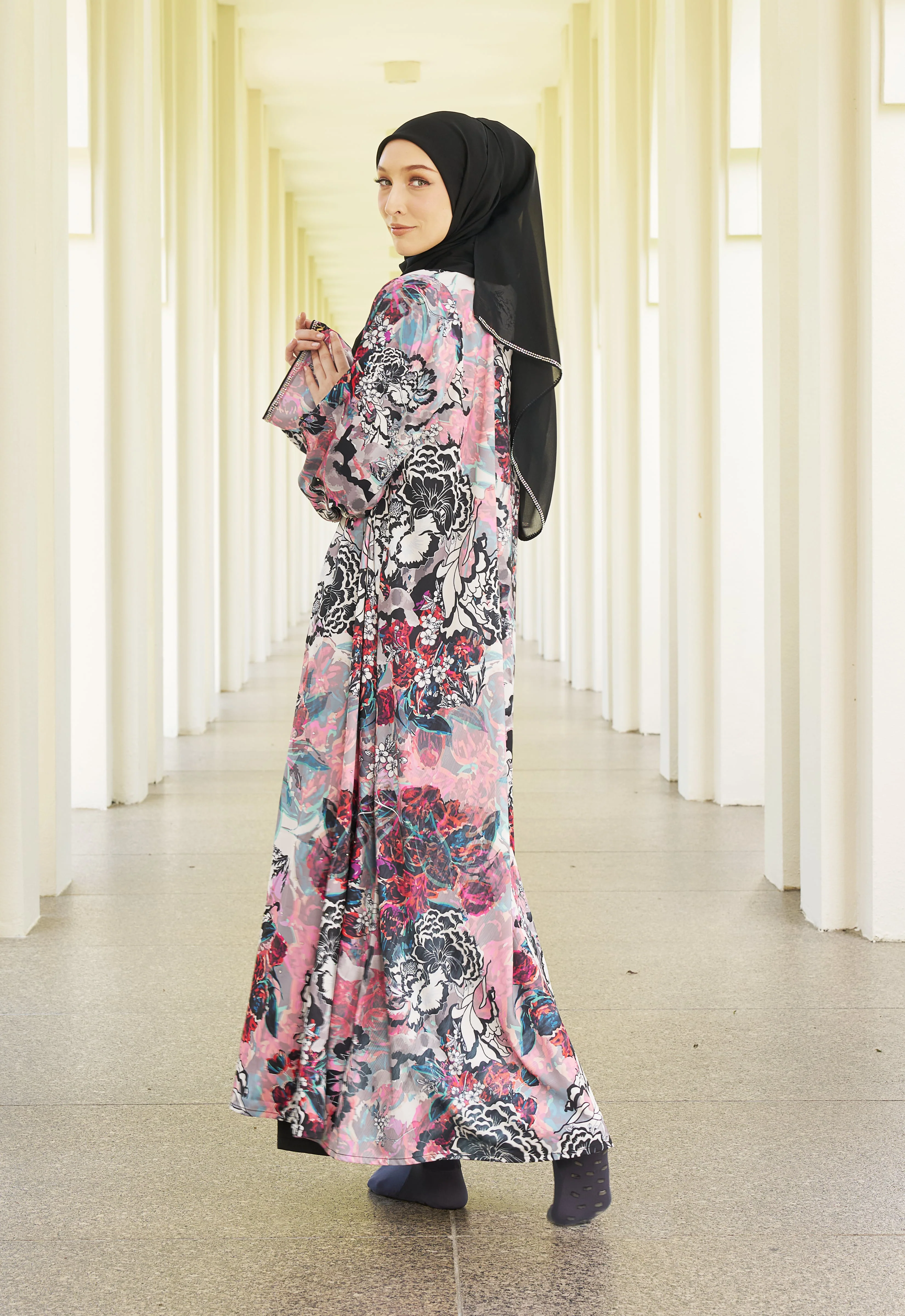JIWA PRINTED LUXE ABAYA - MANROSE - Image 5